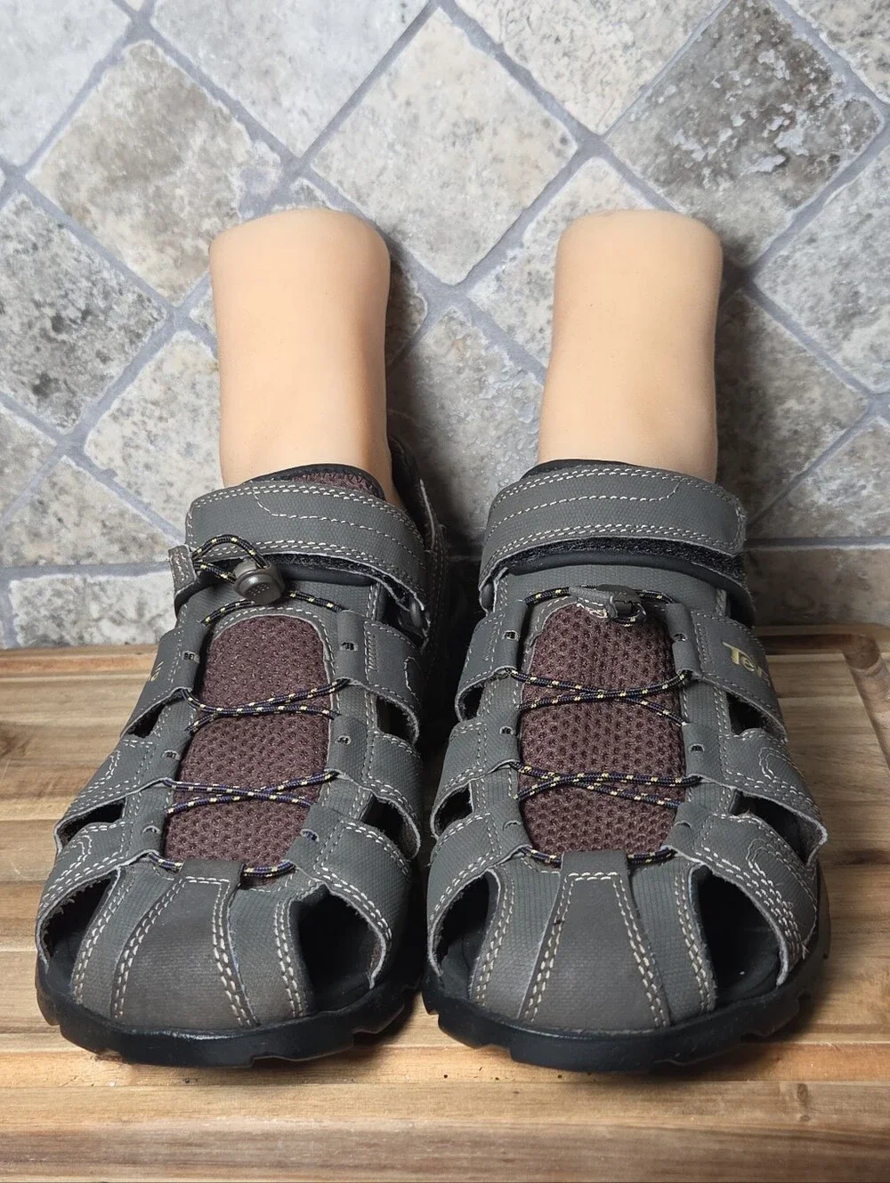 Teva Forebay Men's Closed Toe Shock Pad Adjustable Hiking/ Water Sandals 10 D